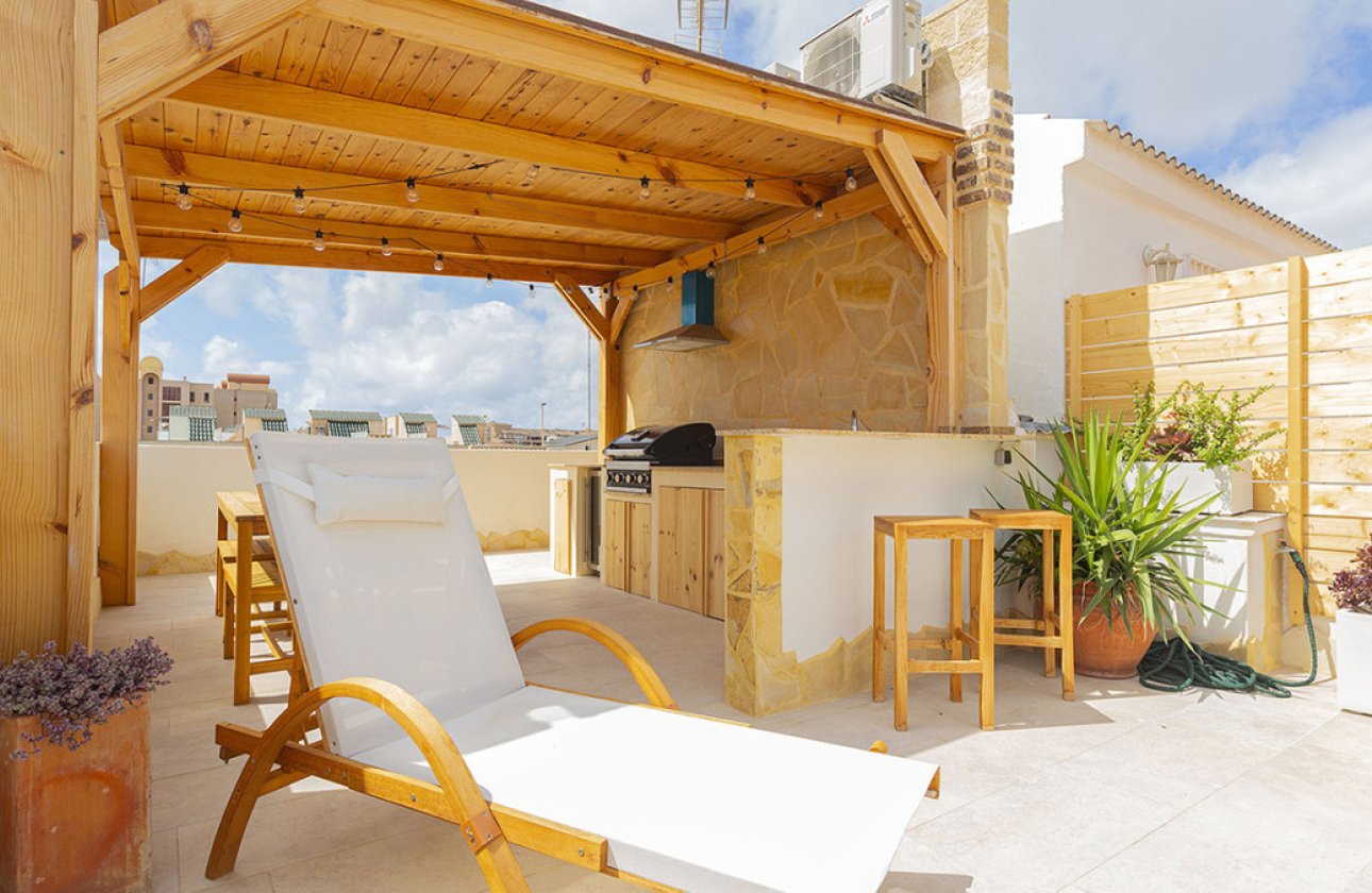 Használt ingatlanok - Villa -
Torrevieja - La Mata