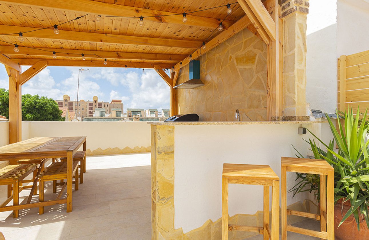 Használt ingatlanok - Villa -
Torrevieja - La Mata