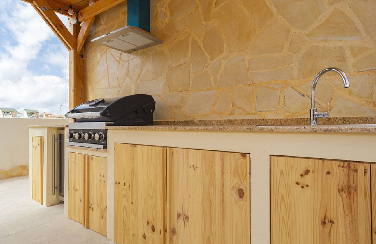 Használt ingatlanok - Villa -
Torrevieja - La Mata