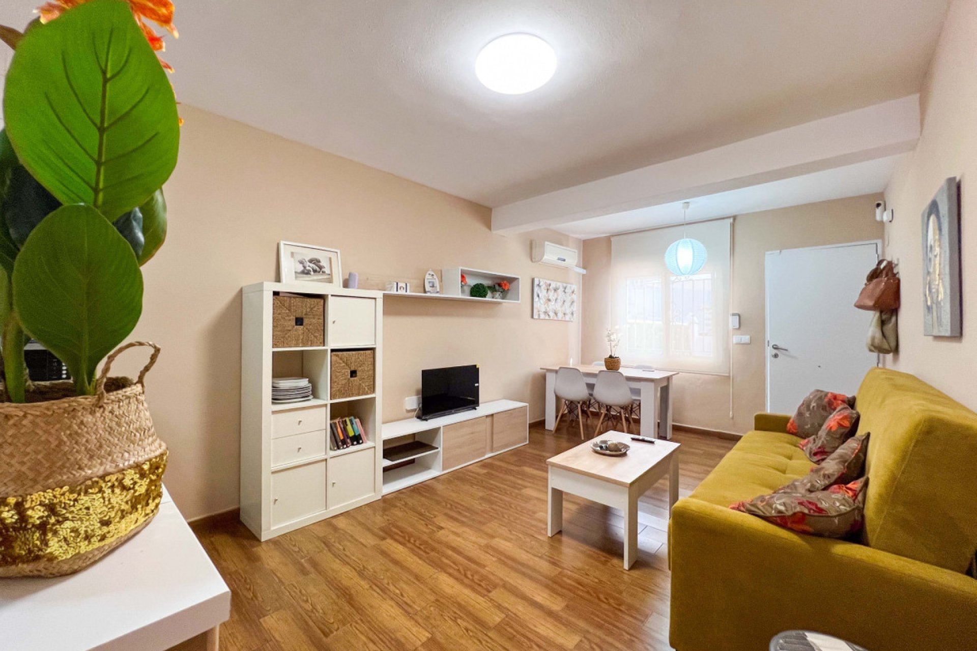 Használt ingatlanok - Villa -
Torrevieja - La Mata