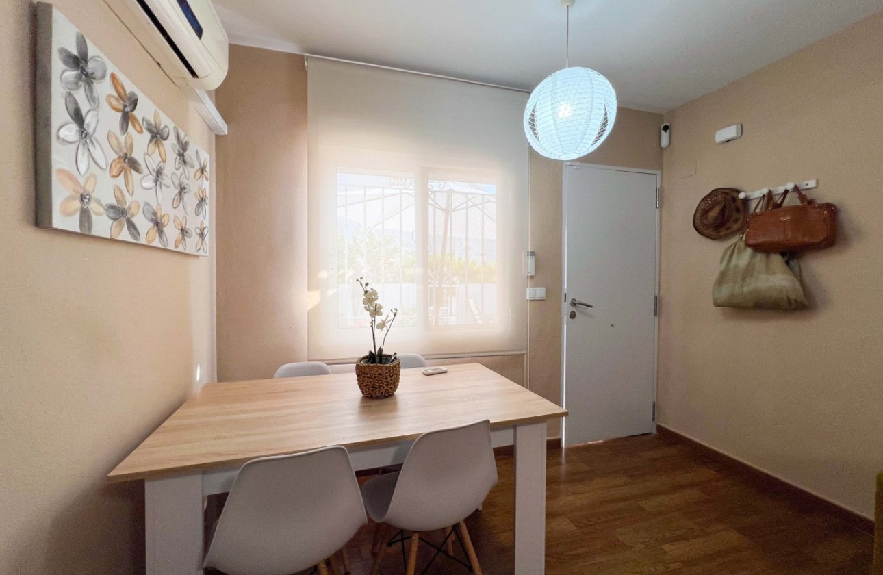 Használt ingatlanok - Villa -
Torrevieja - La Mata