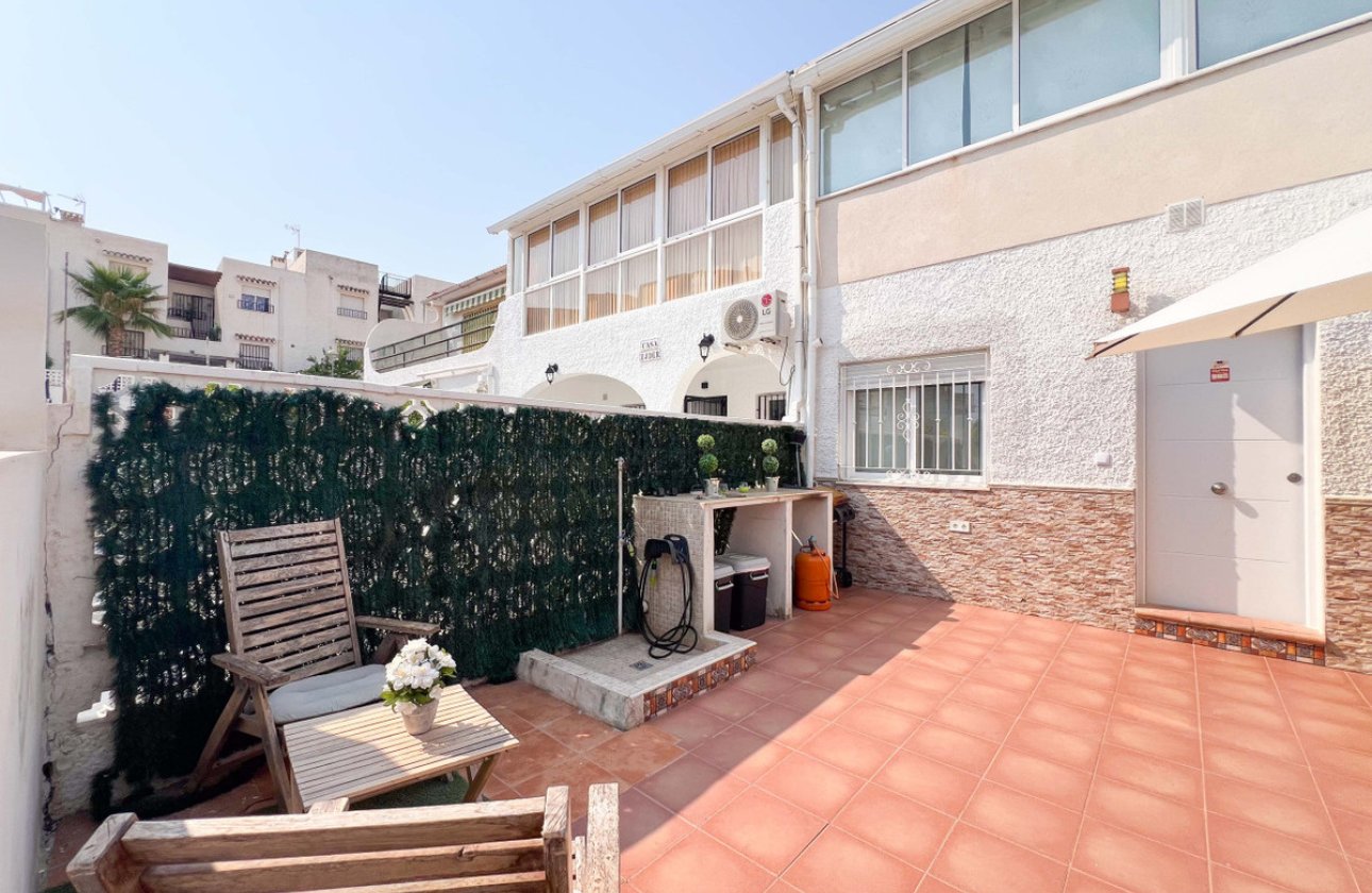 Használt ingatlanok - Villa -
Torrevieja - La Mata