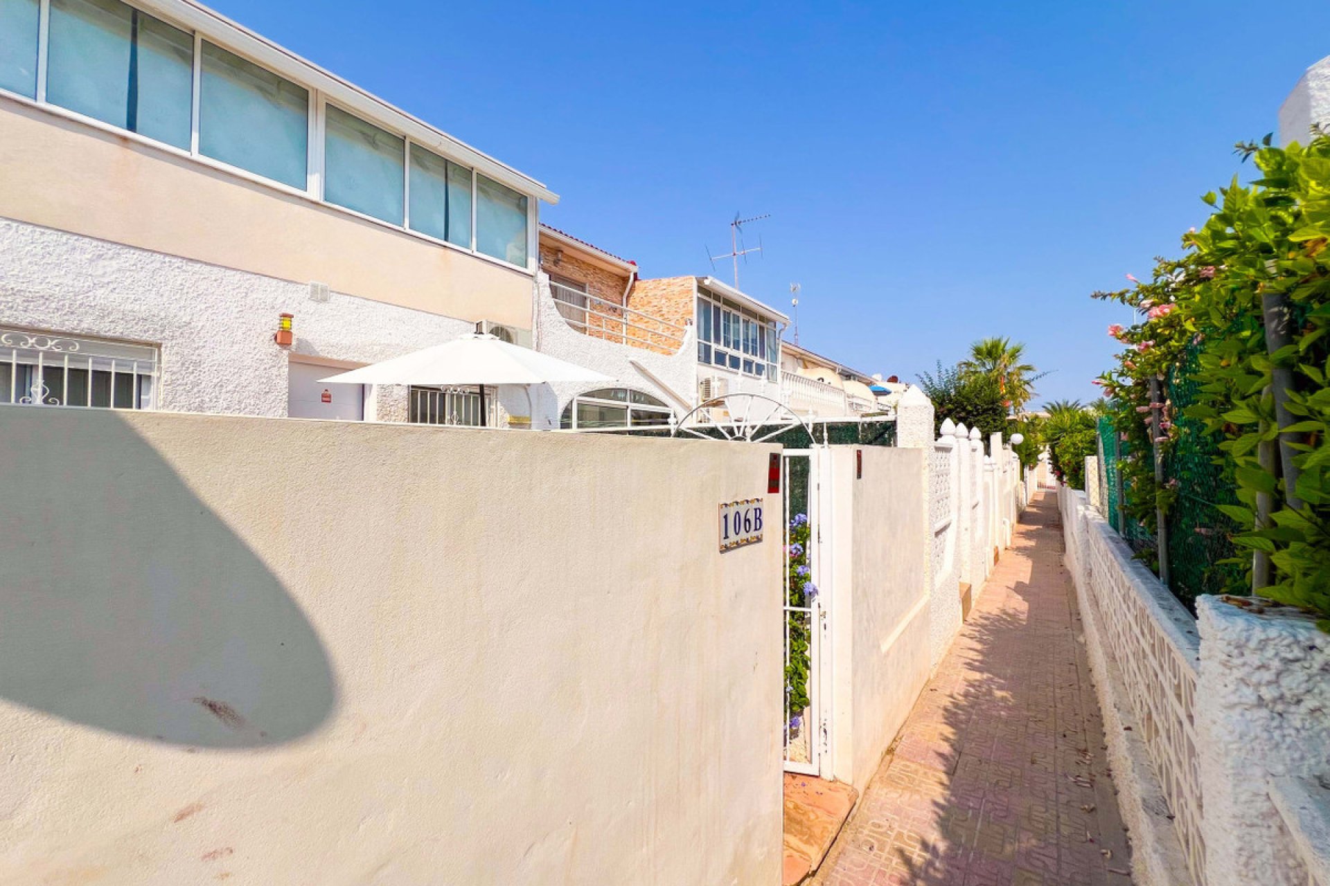 Használt ingatlanok - Villa -
Torrevieja - La Mata