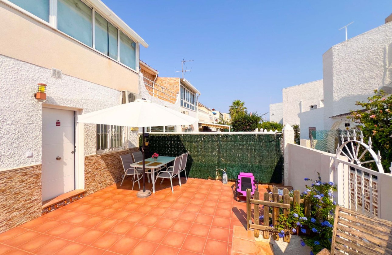 Használt ingatlanok - Villa -
Torrevieja - La Mata
