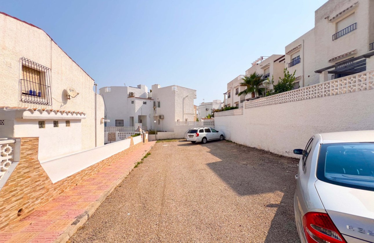 Használt ingatlanok - Villa -
Torrevieja - La Mata