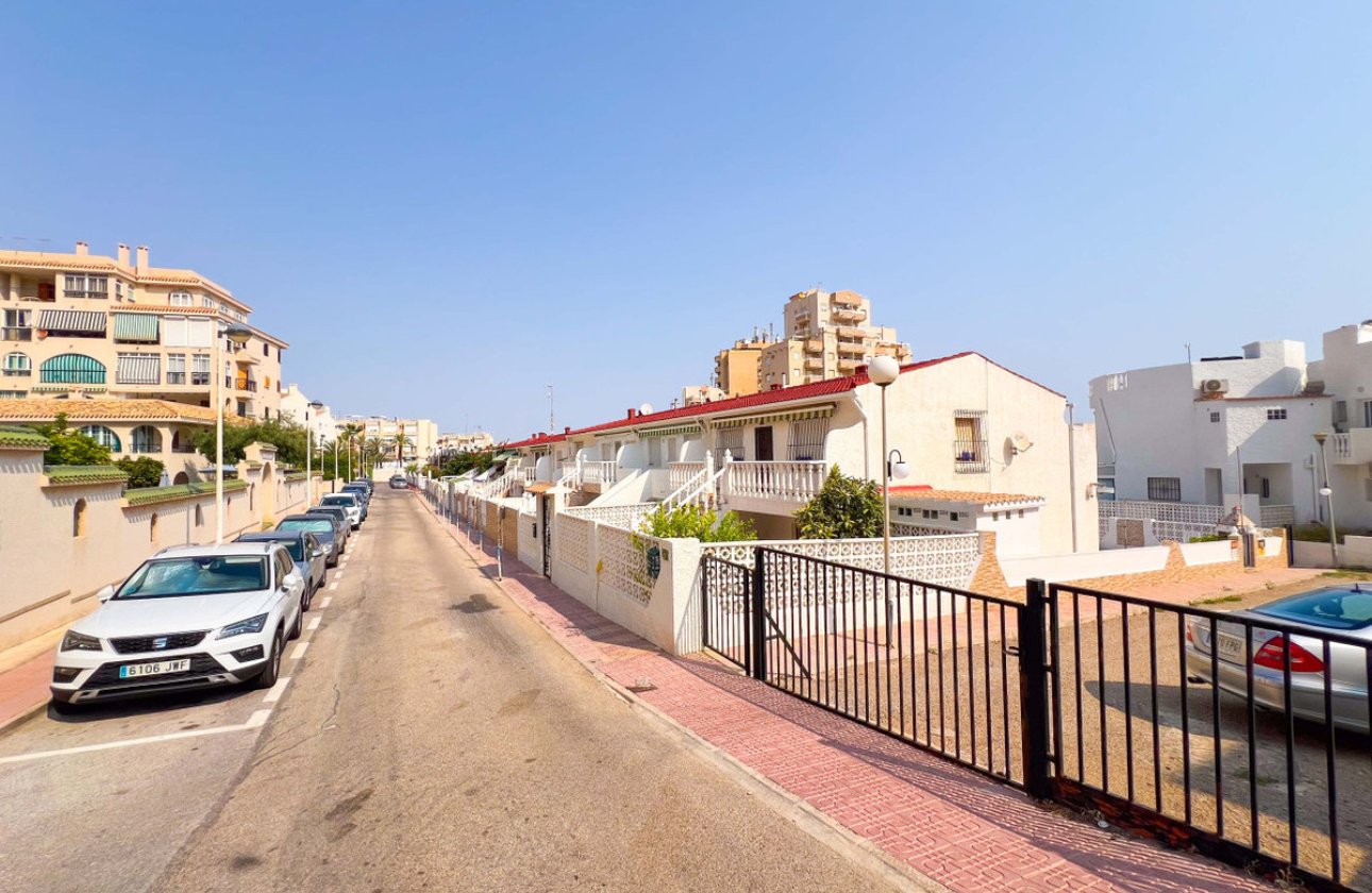 Használt ingatlanok - Villa -
Torrevieja - La Mata