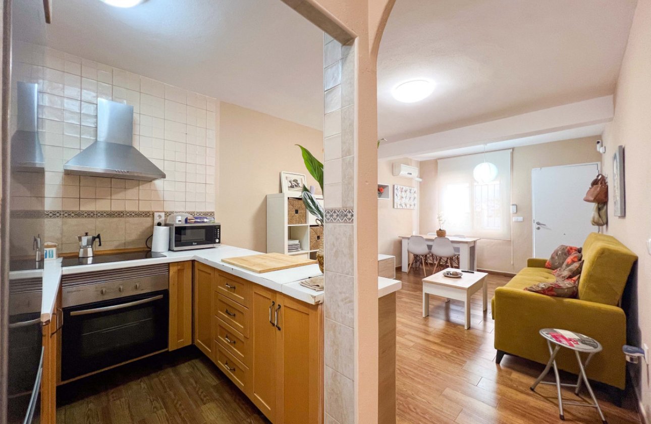 Használt ingatlanok - Villa -
Torrevieja - La Mata