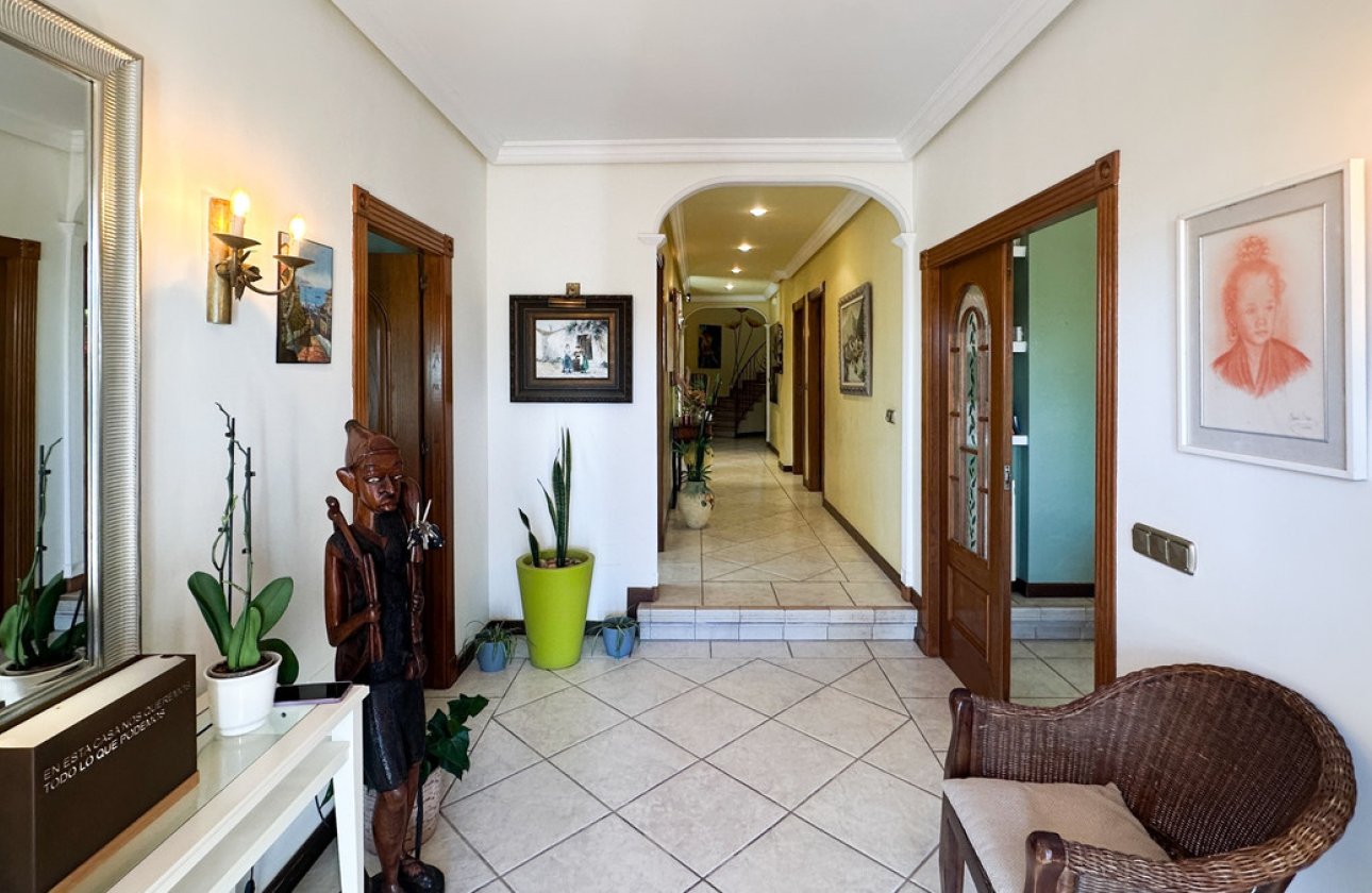 Használt ingatlanok - Villa -
Torrevieja - La Mata