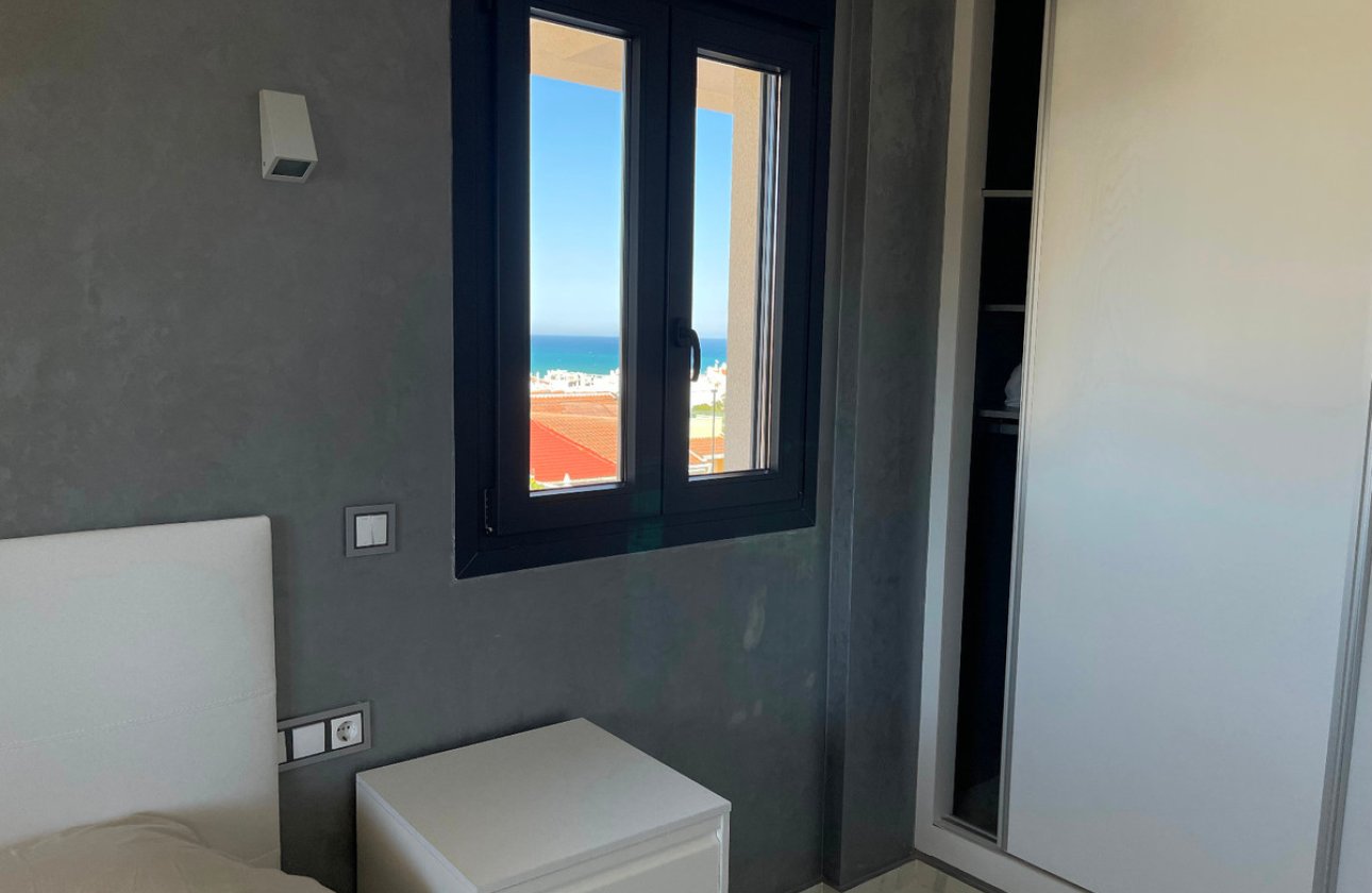 Használt ingatlanok - Villa -
Torrevieja - La Mata