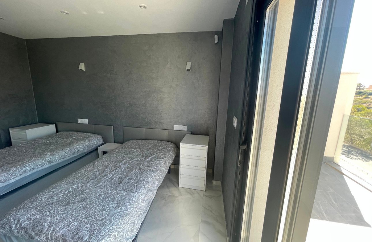 Használt ingatlanok - Villa -
Torrevieja - La Mata