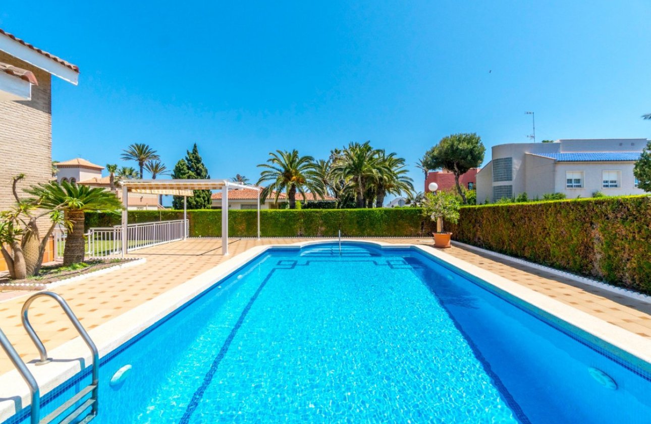 Használt ingatlanok - Villa -
Torrevieja - La Veleta