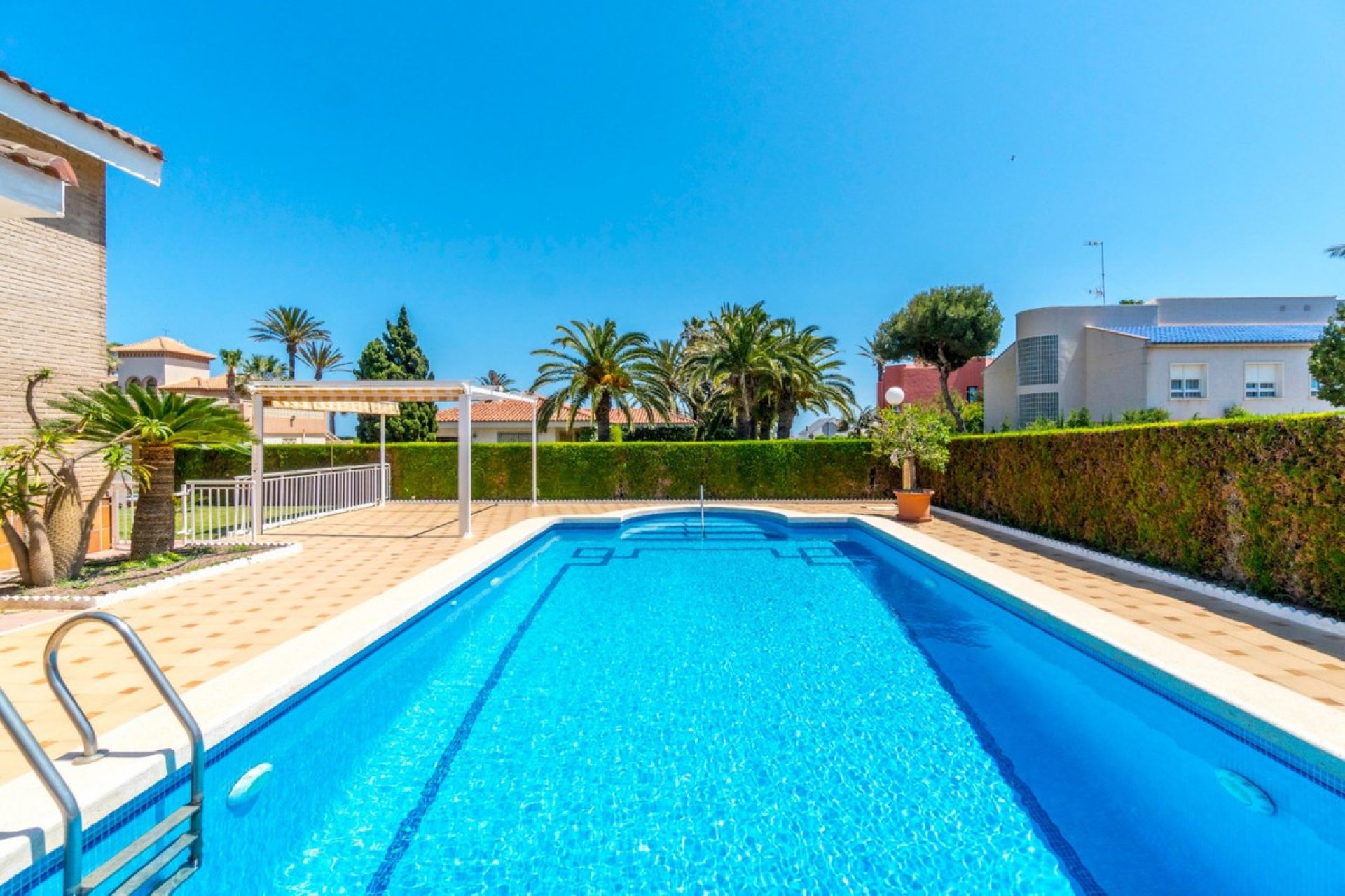 Használt ingatlanok - Villa -
Torrevieja - La Veleta
