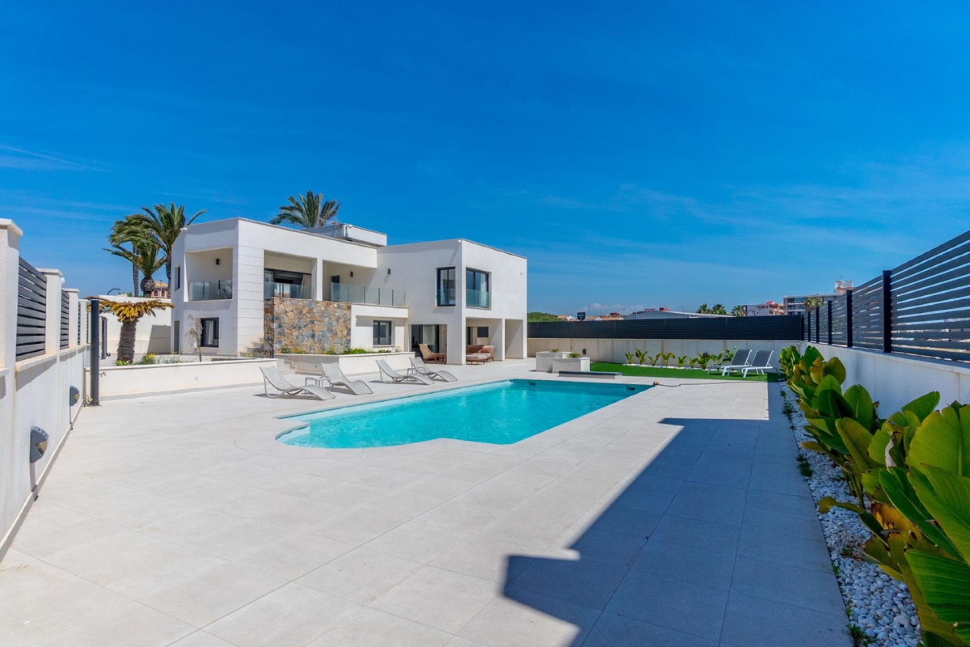 Használt ingatlanok - Villa -
Torrevieja - La Veleta