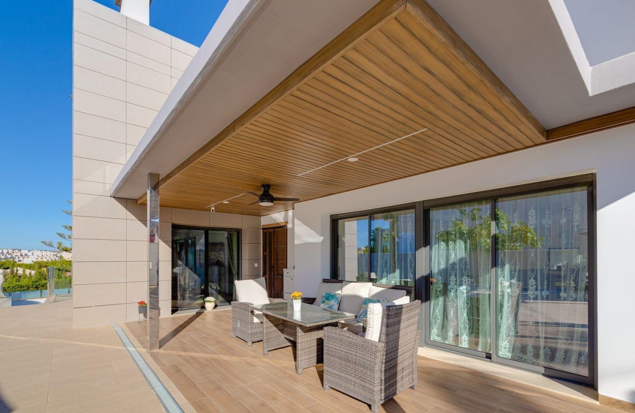 Használt ingatlanok - Villa -
Torrevieja - Los Balcones