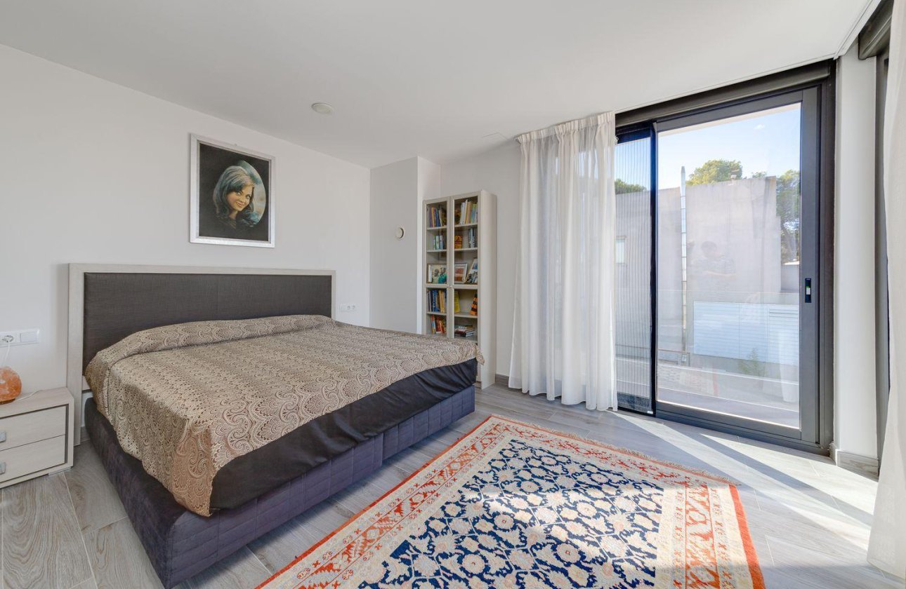 Használt ingatlanok - Villa -
Torrevieja - Los Balcones