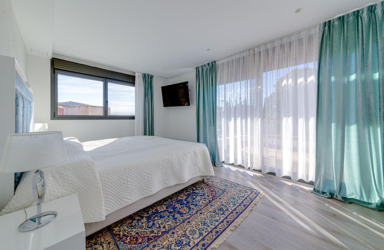 Használt ingatlanok - Villa -
Torrevieja - Los Balcones