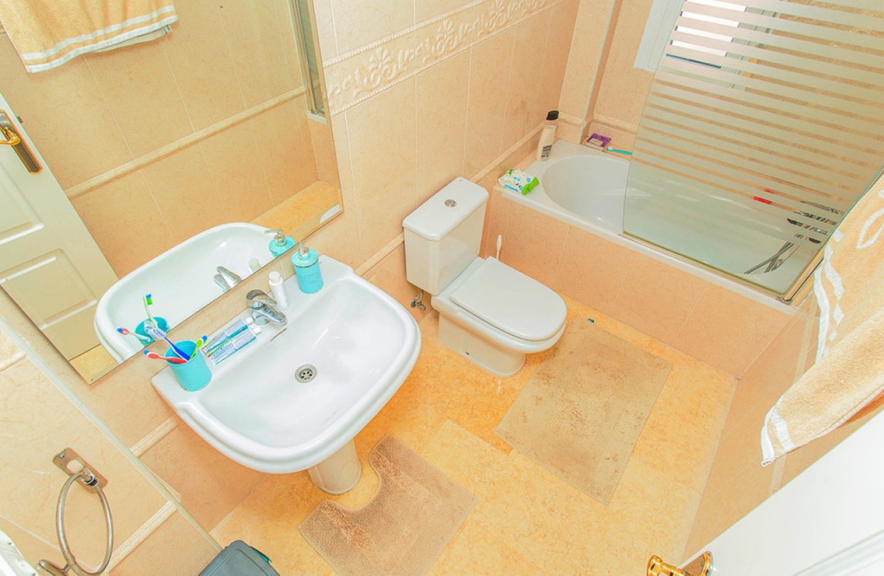 Használt ingatlanok - Villa -
Torrevieja - Torre la mata