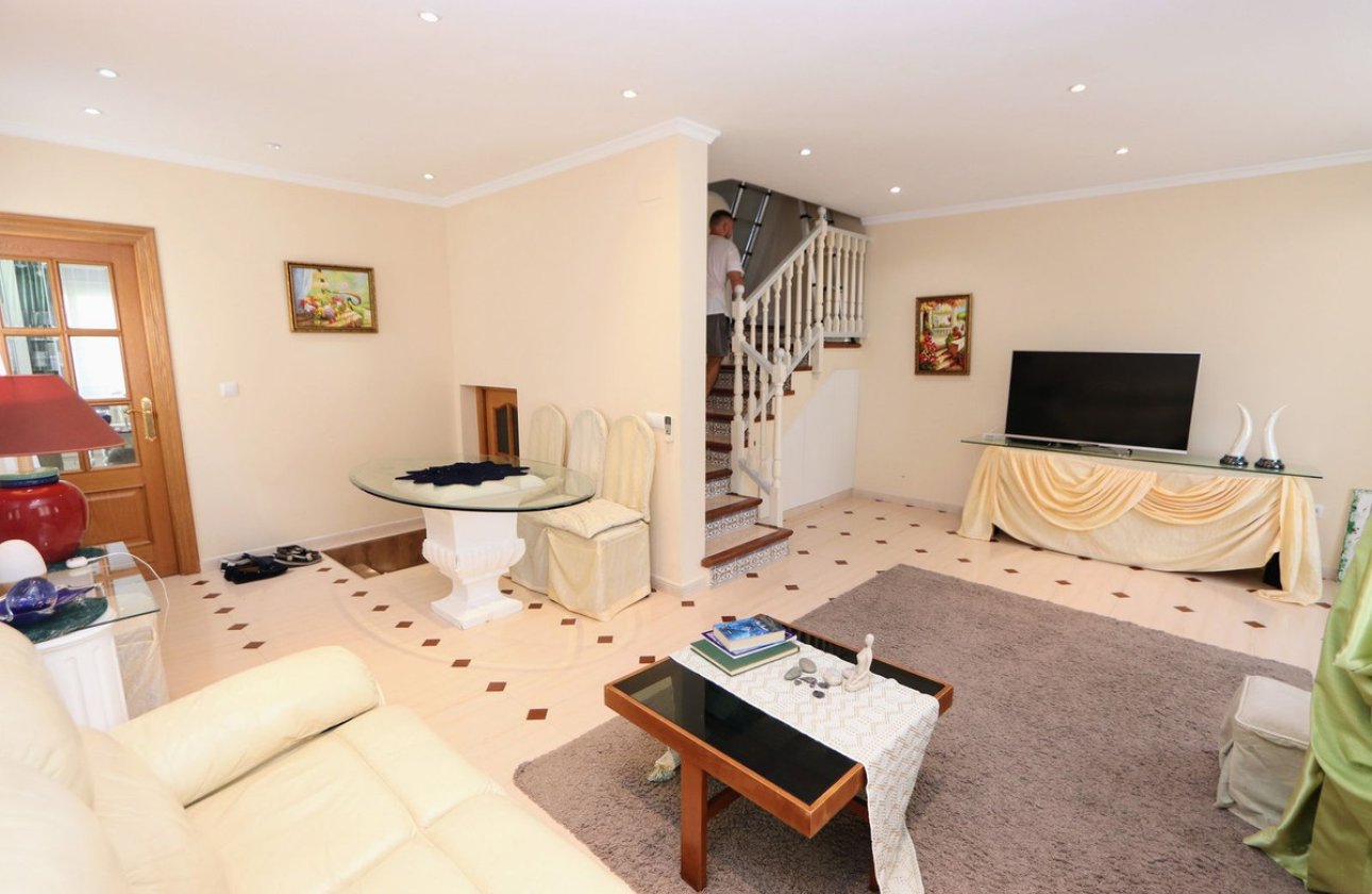 Használt ingatlanok - Villa -
Torrevieja - Torrevieja Centro