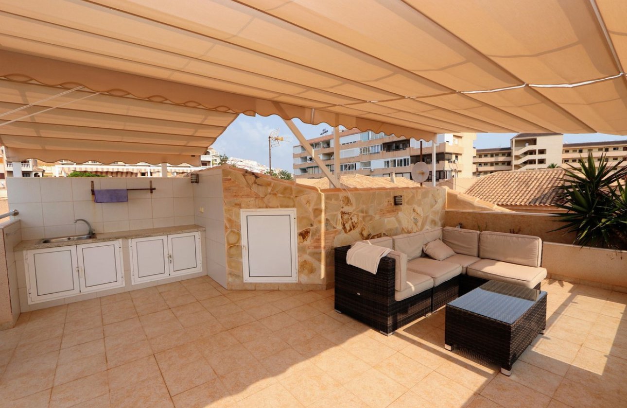 Használt ingatlanok - Villa -
Torrevieja - Torrevieja Centro