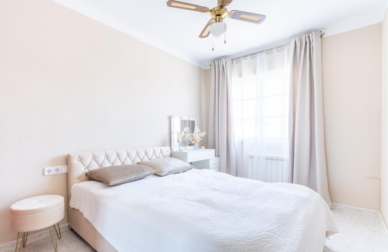 Használt ingatlanok - Villa -
Torrevieja - Torrevieja Centro