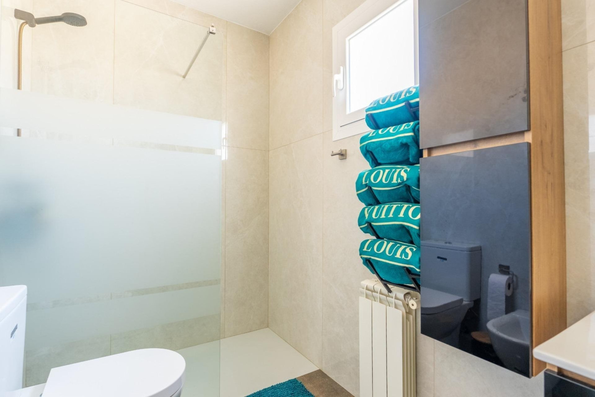 Használt ingatlanok - Villa -
Torrevieja - Torrevieja Centro