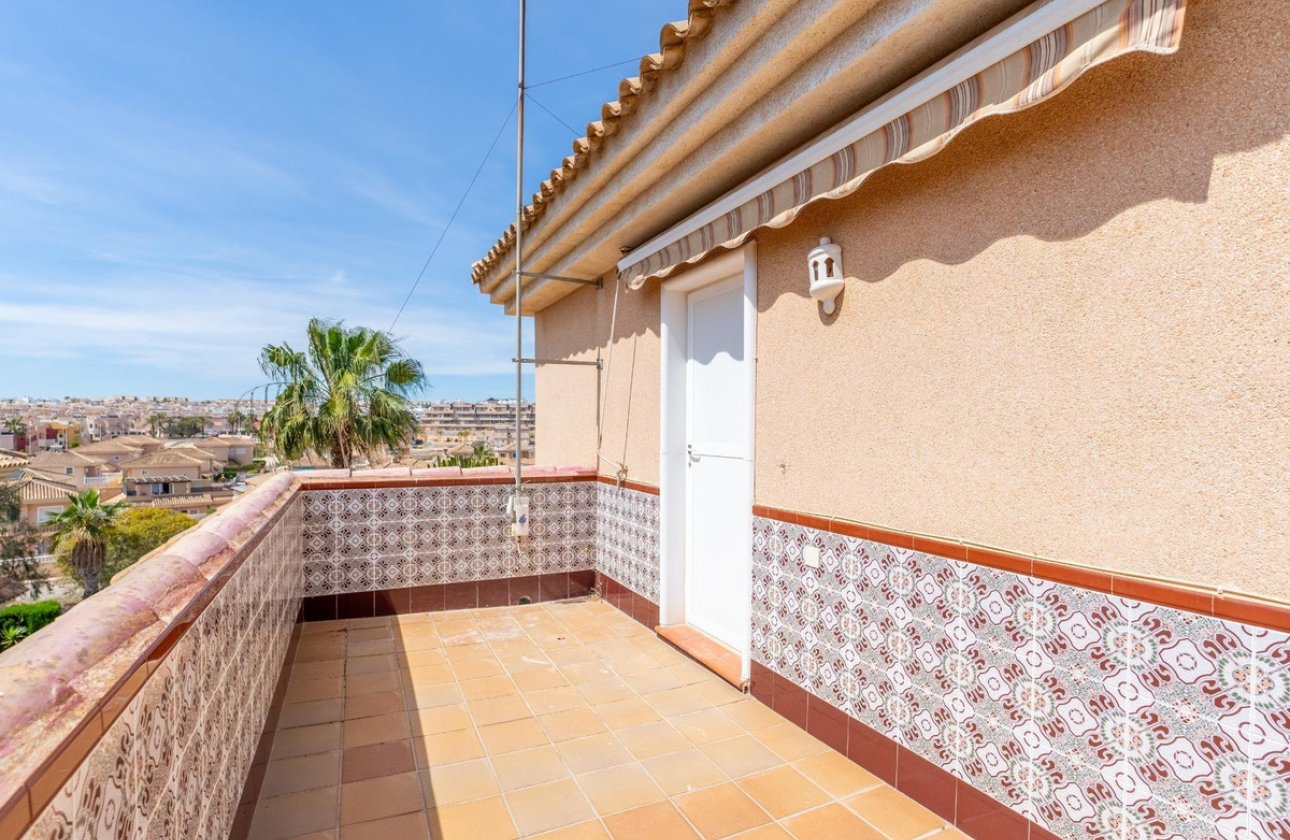 Használt ingatlanok - Villa -
Torrevieja - Torrevieja Centro