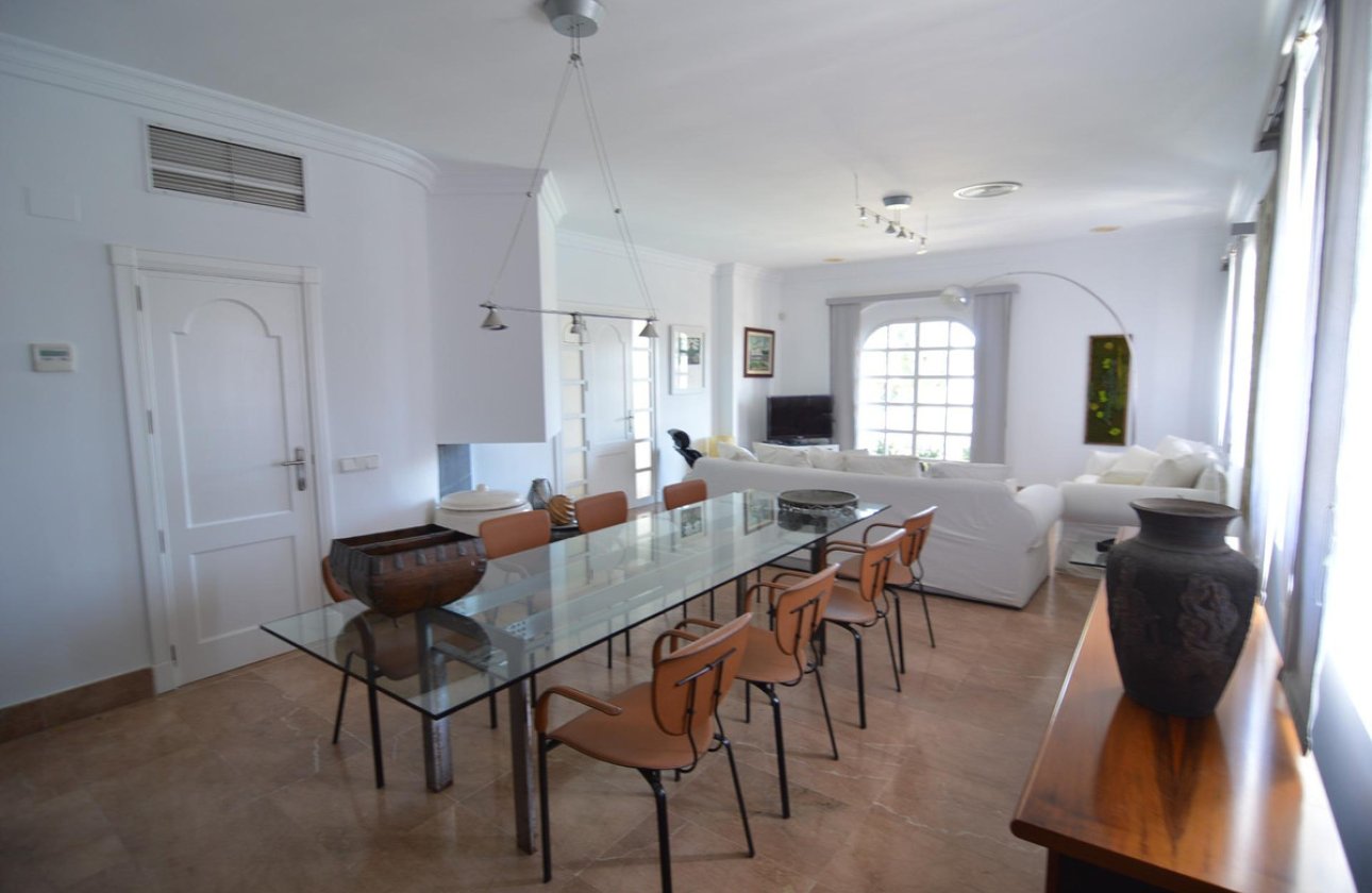 Használt ingatlanok - Villa -
Torrevieja - Torrevieja Centro