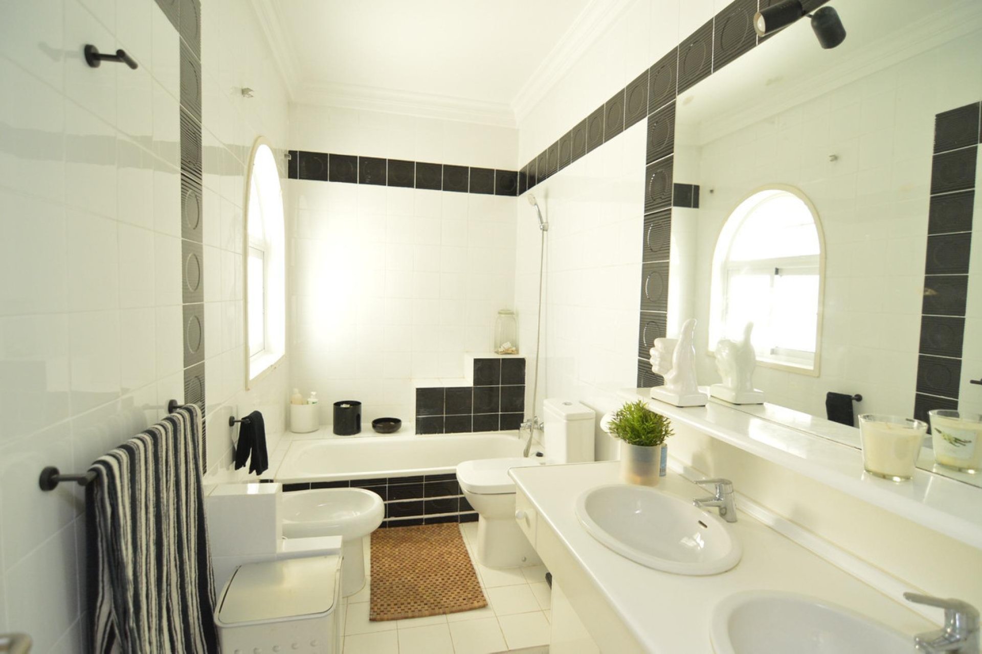 Használt ingatlanok - Villa -
Torrevieja - Torrevieja Centro