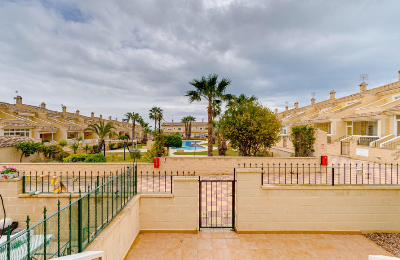 Használt ingatlanok - Villa -
Torrevieja - Torrevieja Centro