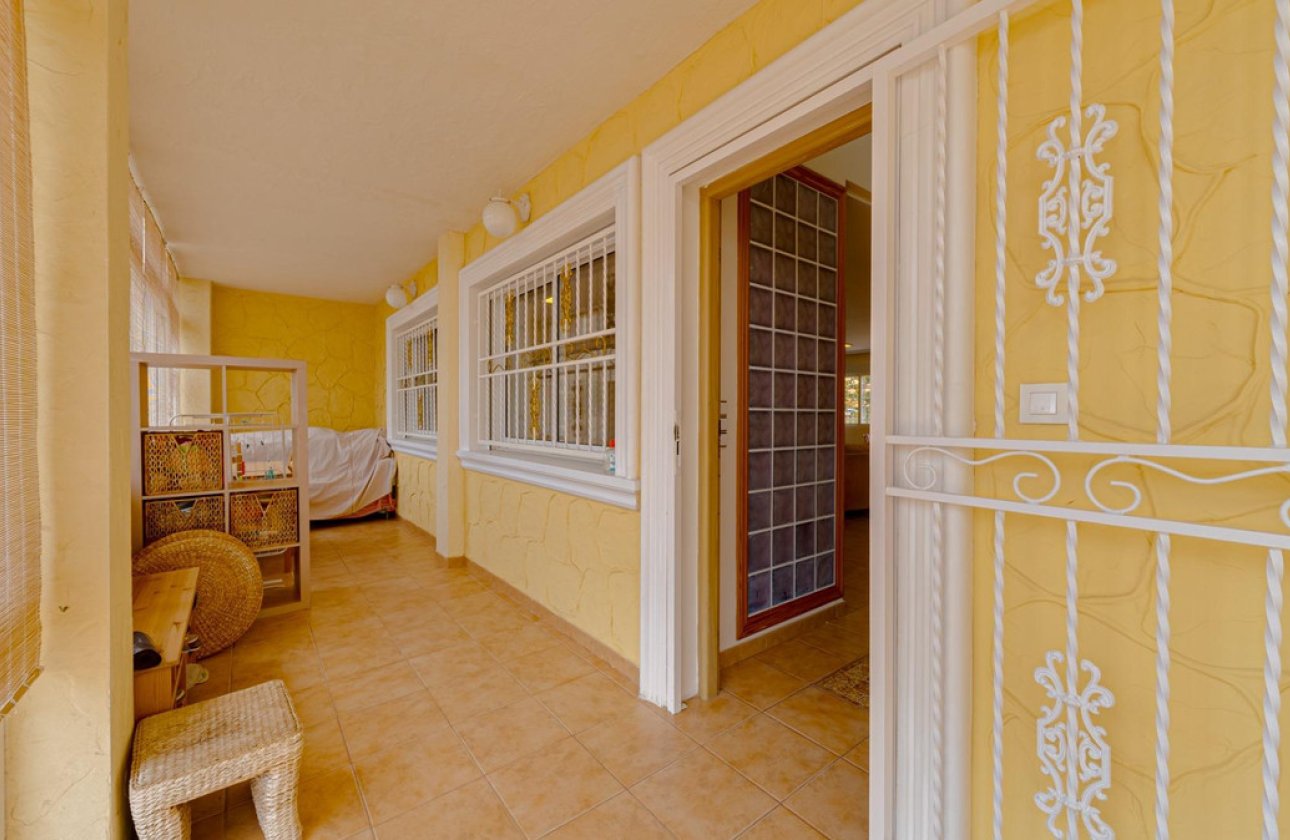 Használt ingatlanok - Villa -
Torrevieja - Torrevieja Centro