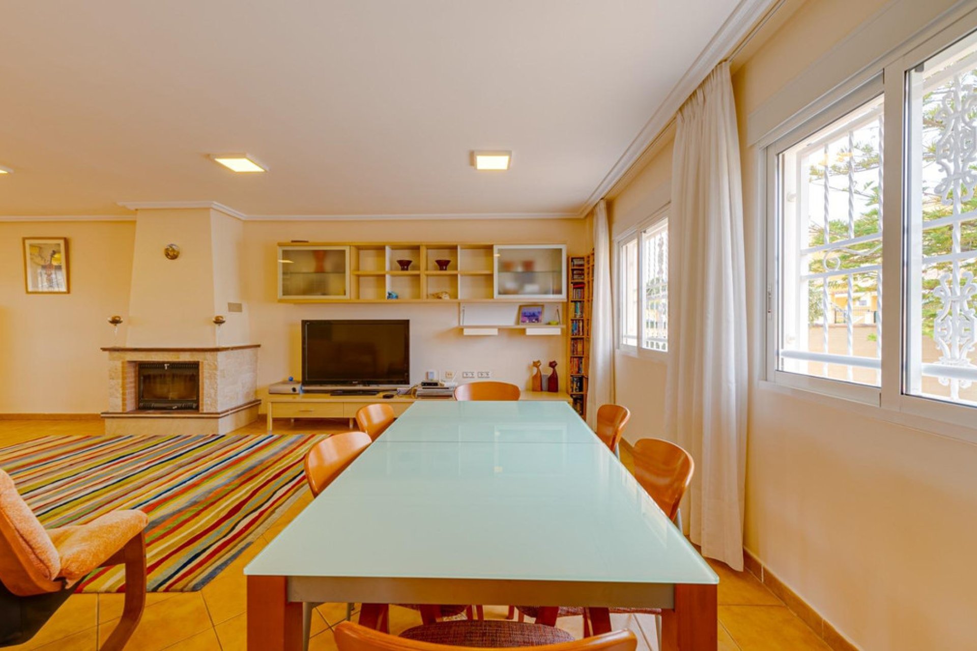 Használt ingatlanok - Villa -
Torrevieja - Torrevieja Centro