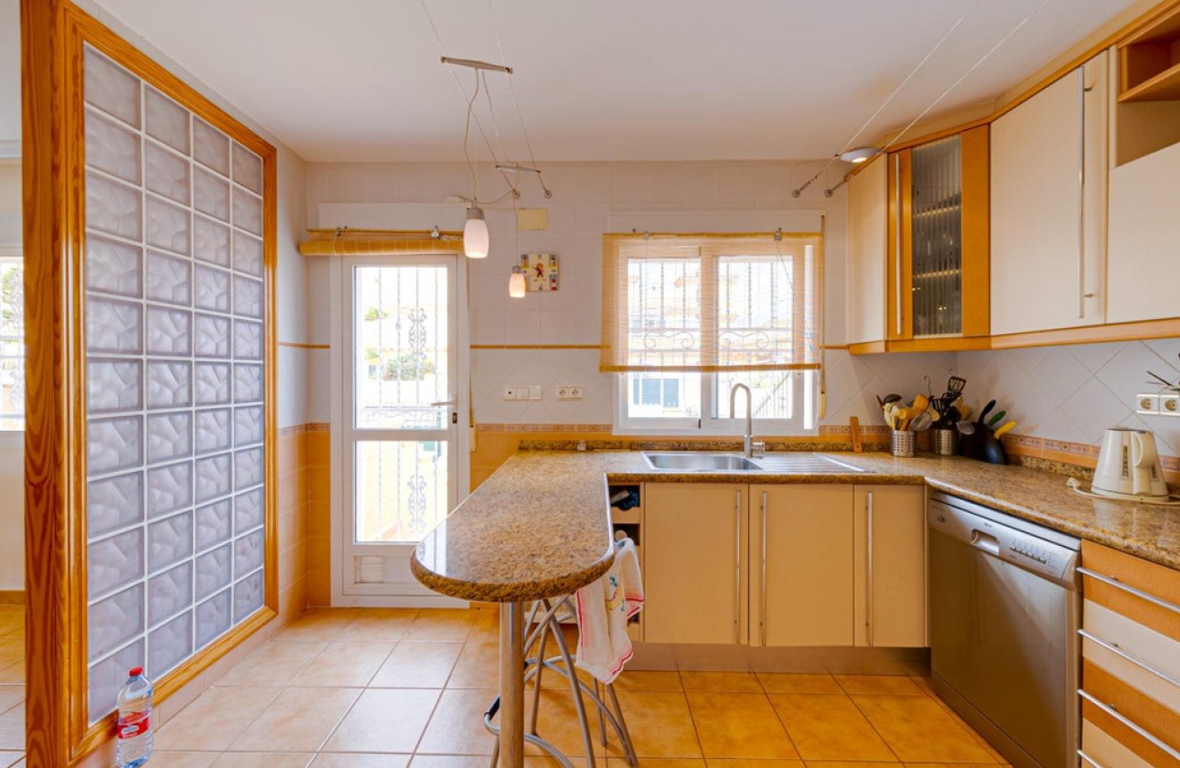 Használt ingatlanok - Villa -
Torrevieja - Torrevieja Centro