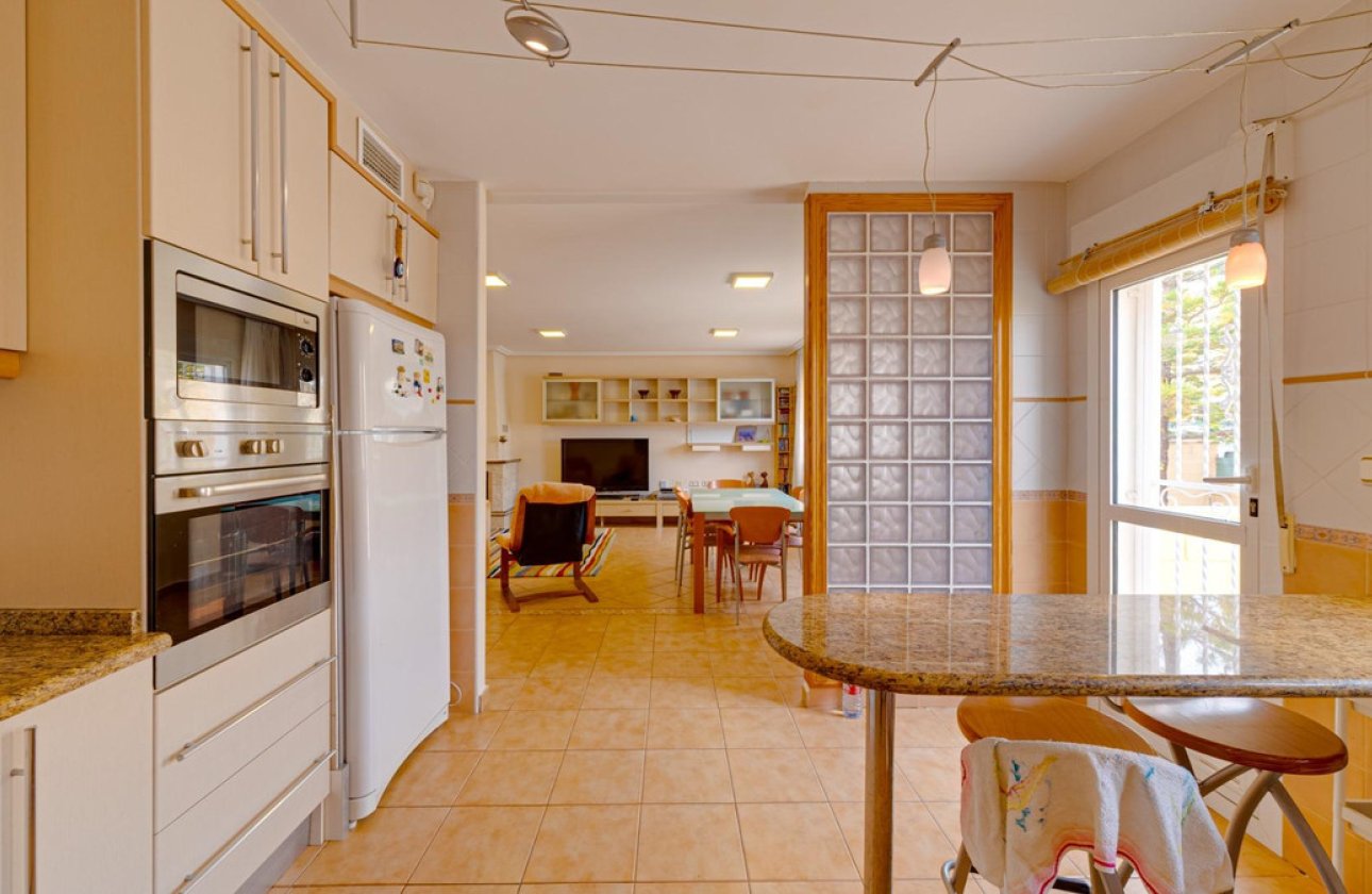 Használt ingatlanok - Villa -
Torrevieja - Torrevieja Centro