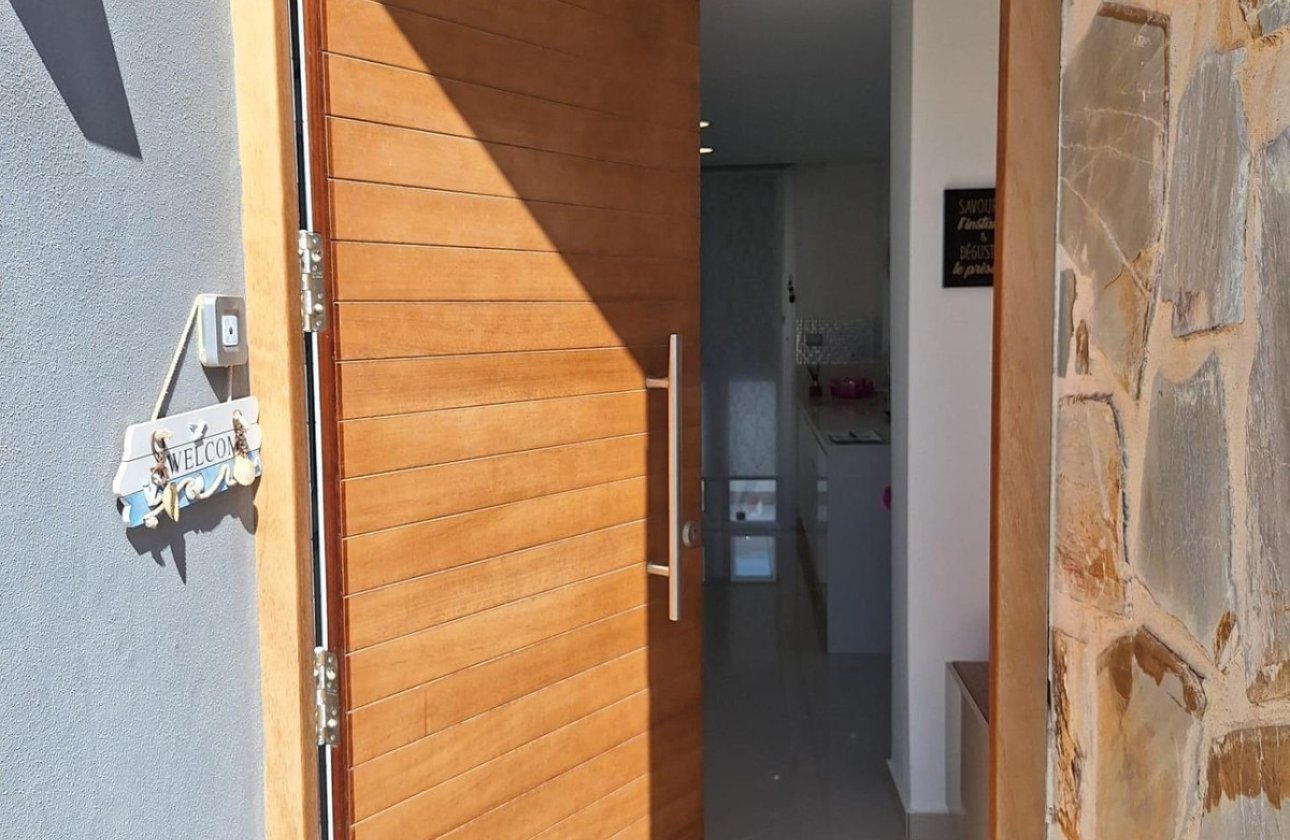 Használt ingatlanok - Villa -
Torrevieja - Torrevieja Centro