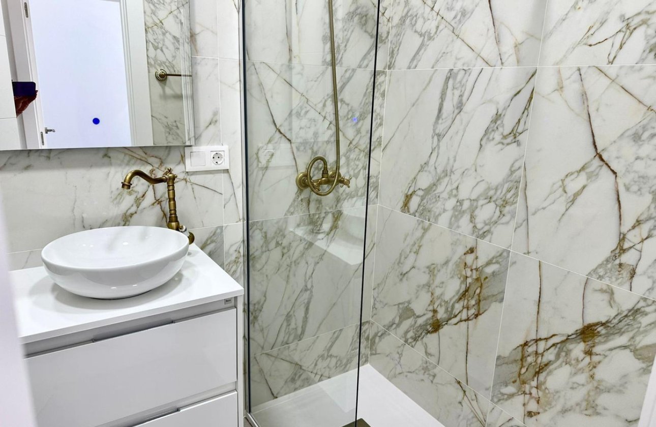 Használt ingatlanok - Villa -
Torrevieja - Torrevieja Centro