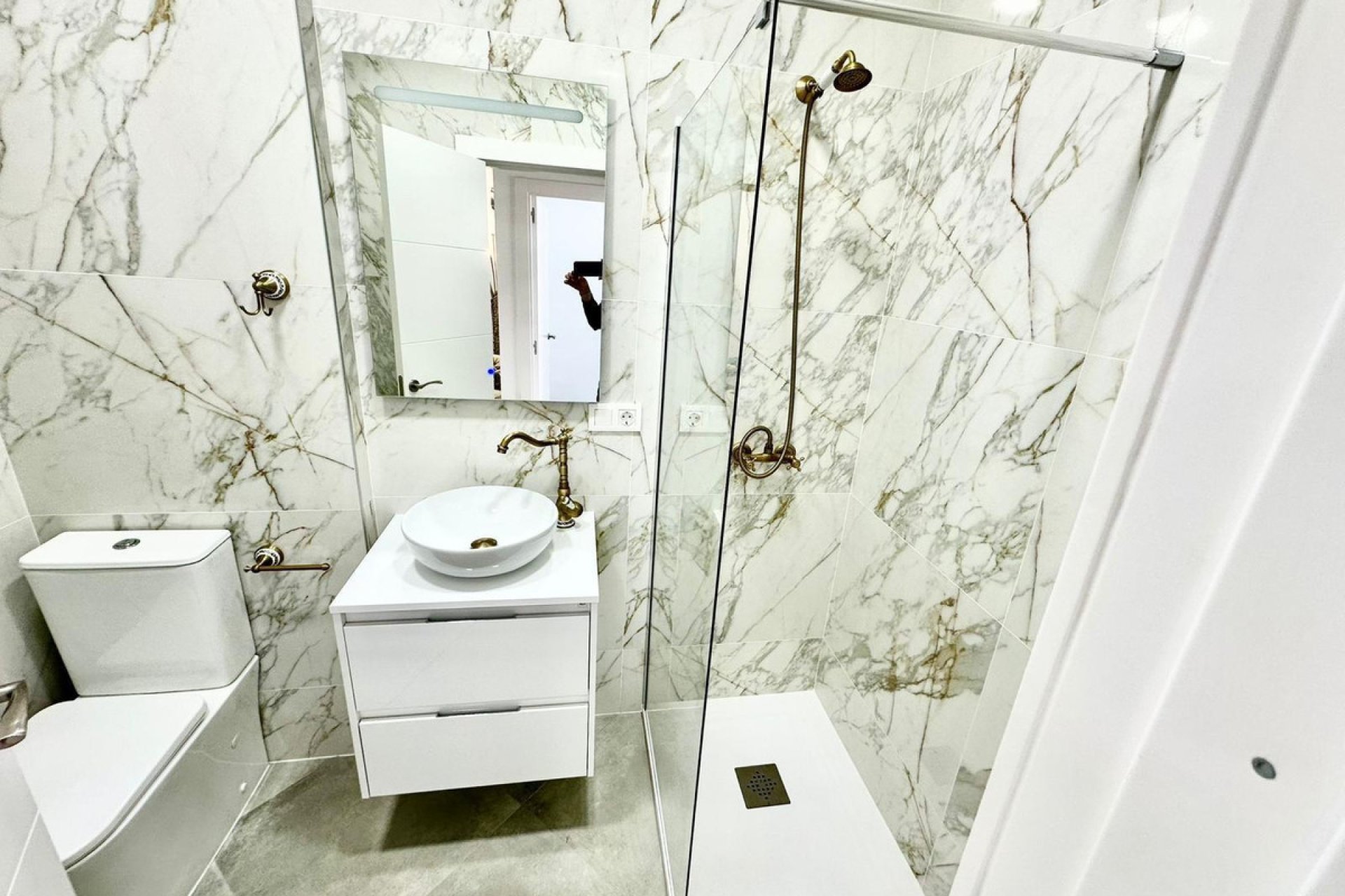 Használt ingatlanok - Villa -
Torrevieja - Torrevieja Centro