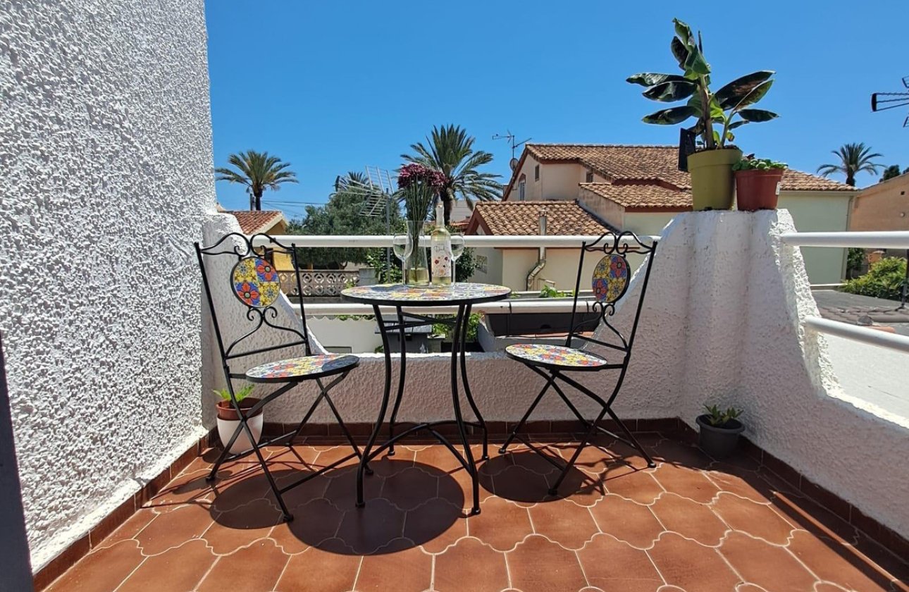 Használt ingatlanok - Villa -
Torrevieja - Torrevieja Centro