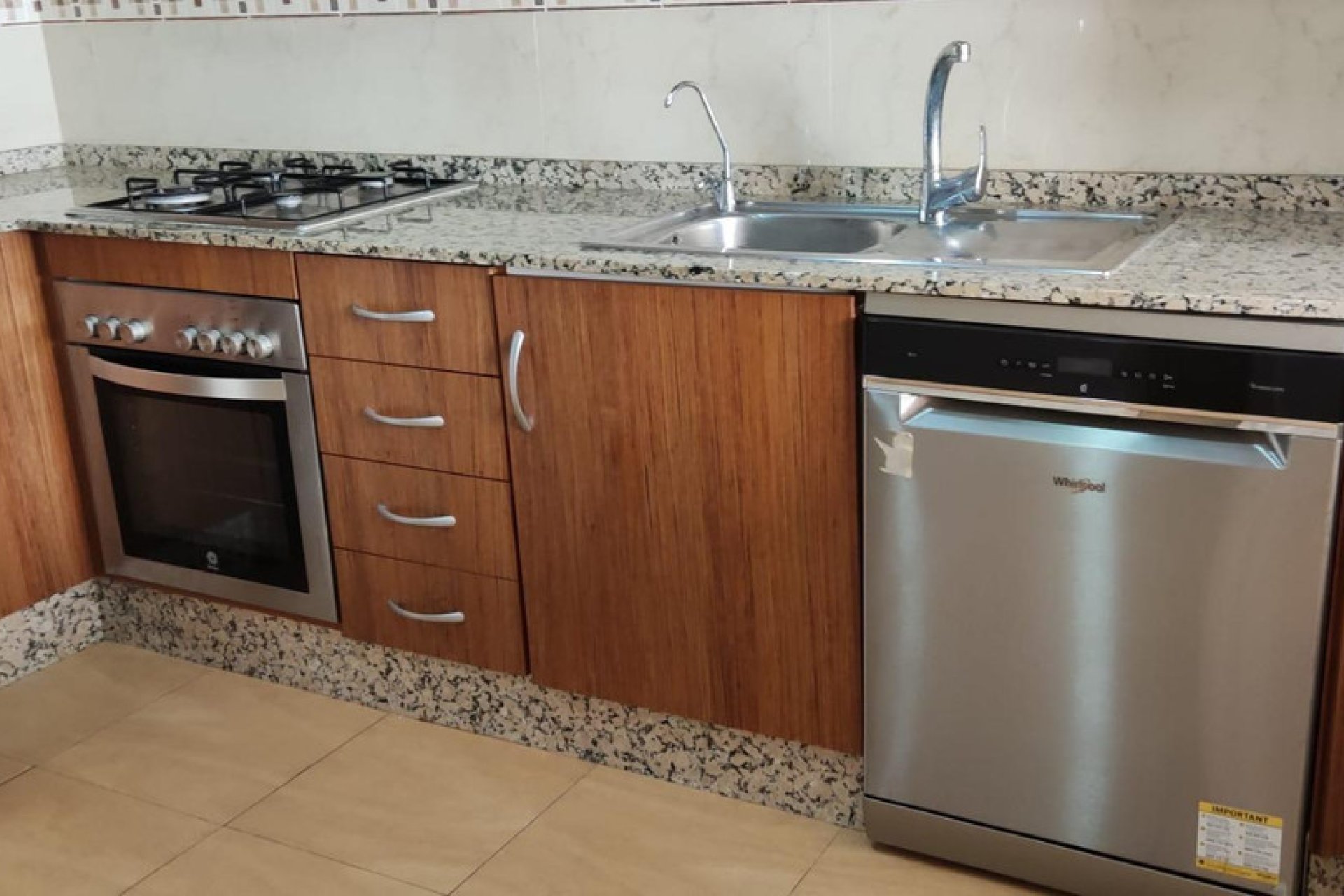 Használt ingatlanok - Villa -
Torrevieja - Torrevieja Centro