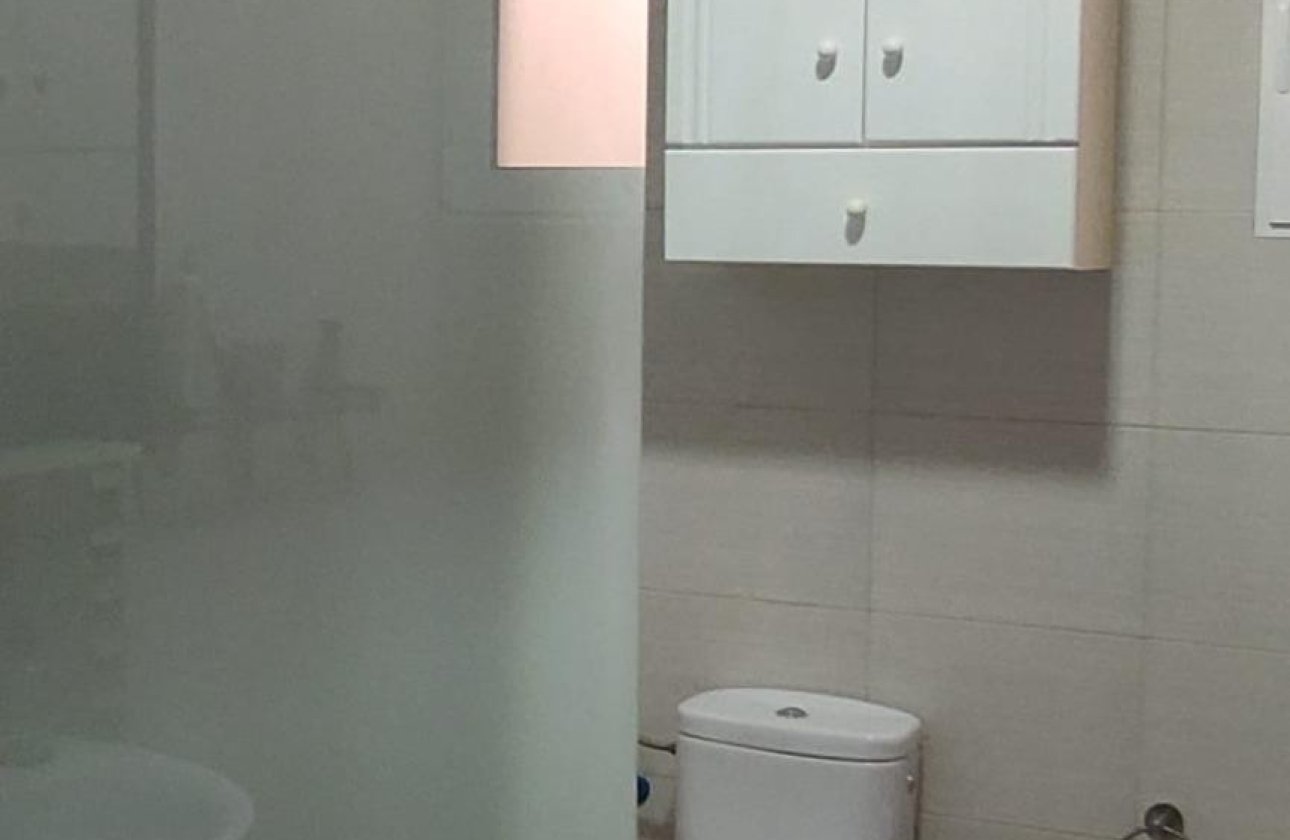 Használt ingatlanok - Villa -
Torrevieja - Torrevieja Centro