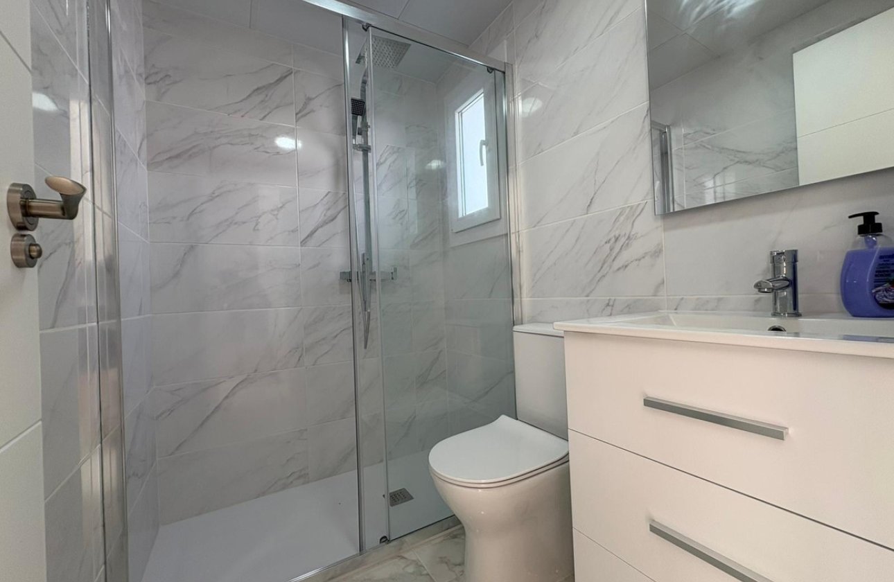 Használt ingatlanok - Villa -
Torrevieja - Torrevieja Centro