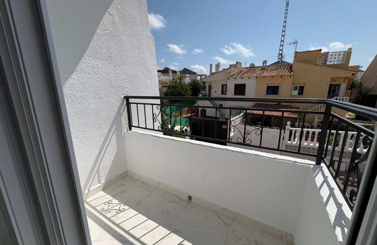 Használt ingatlanok - Villa -
Torrevieja - Torrevieja Centro