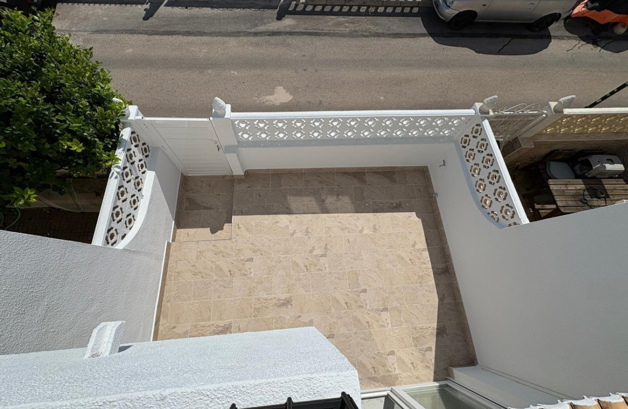 Használt ingatlanok - Villa -
Torrevieja - Torrevieja Centro