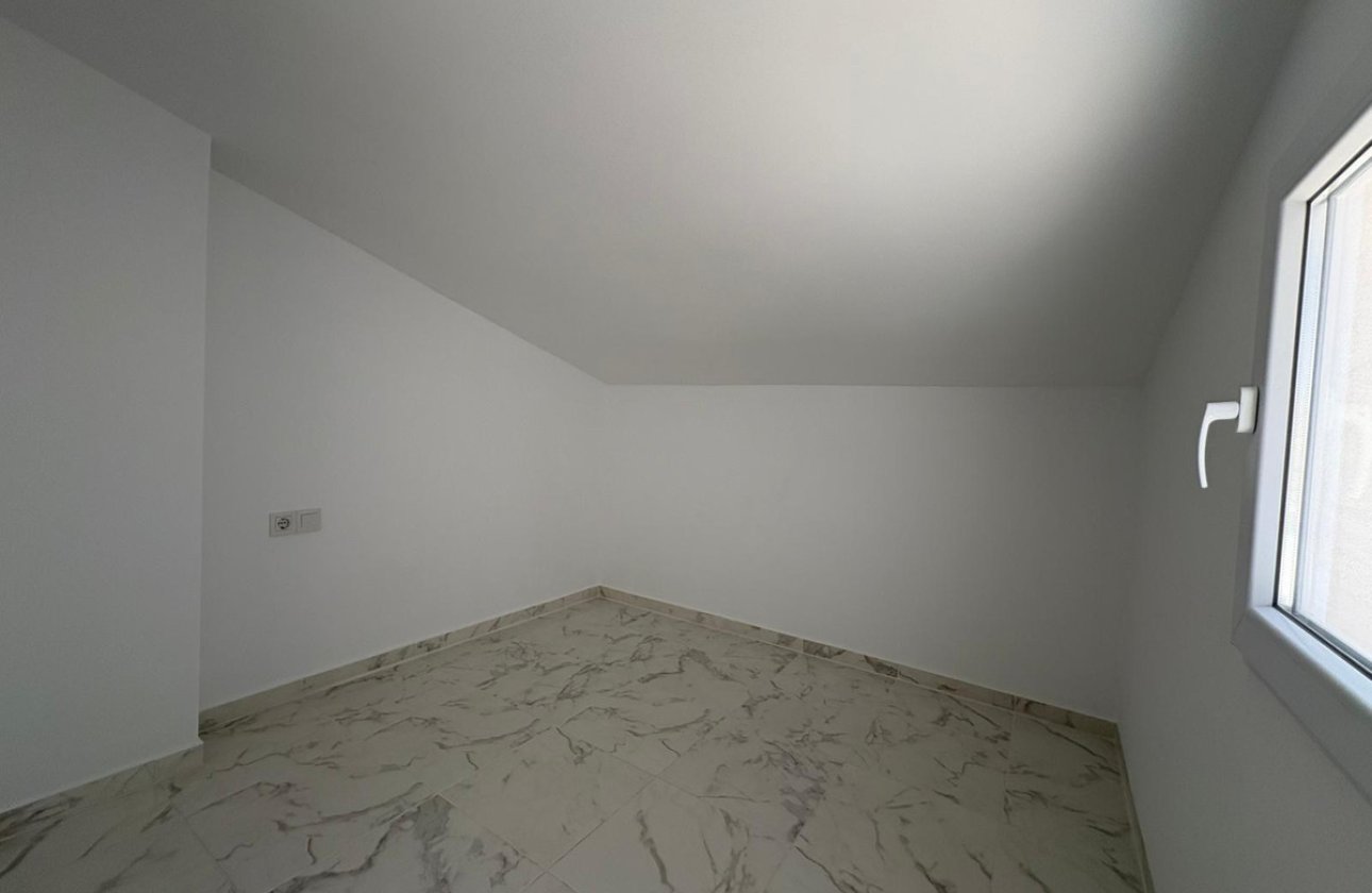 Használt ingatlanok - Villa -
Torrevieja - Torrevieja Centro