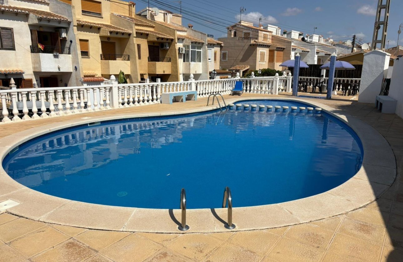 Használt ingatlanok - Villa -
Torrevieja - Torrevieja Centro