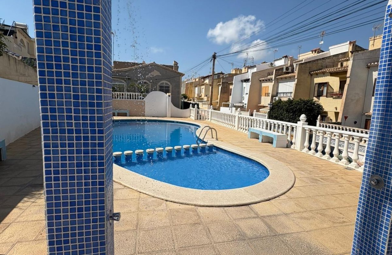 Használt ingatlanok - Villa -
Torrevieja - Torrevieja Centro