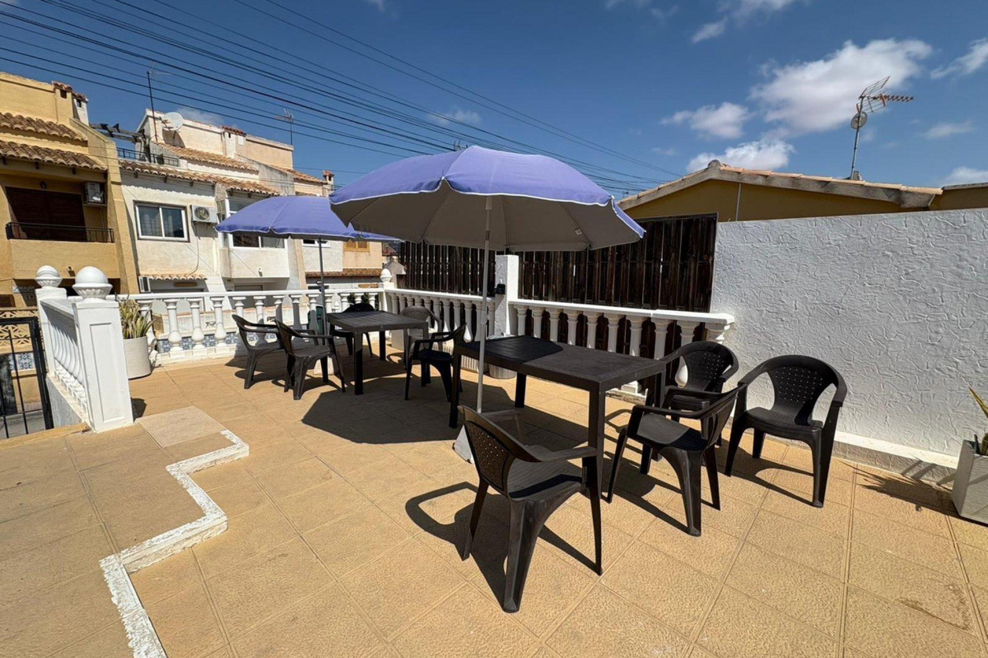 Használt ingatlanok - Villa -
Torrevieja - Torrevieja Centro