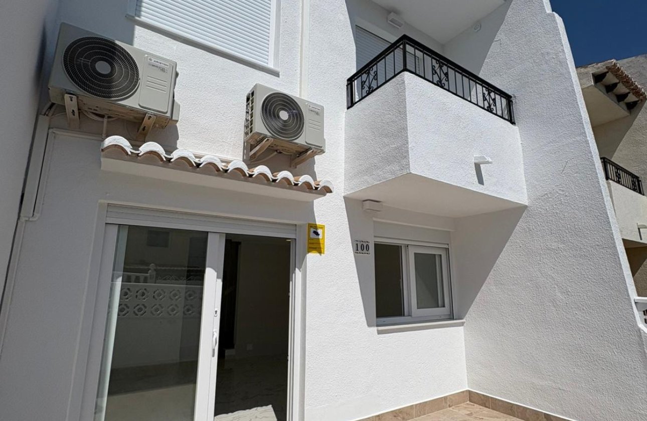 Használt ingatlanok - Villa -
Torrevieja - Torrevieja Centro