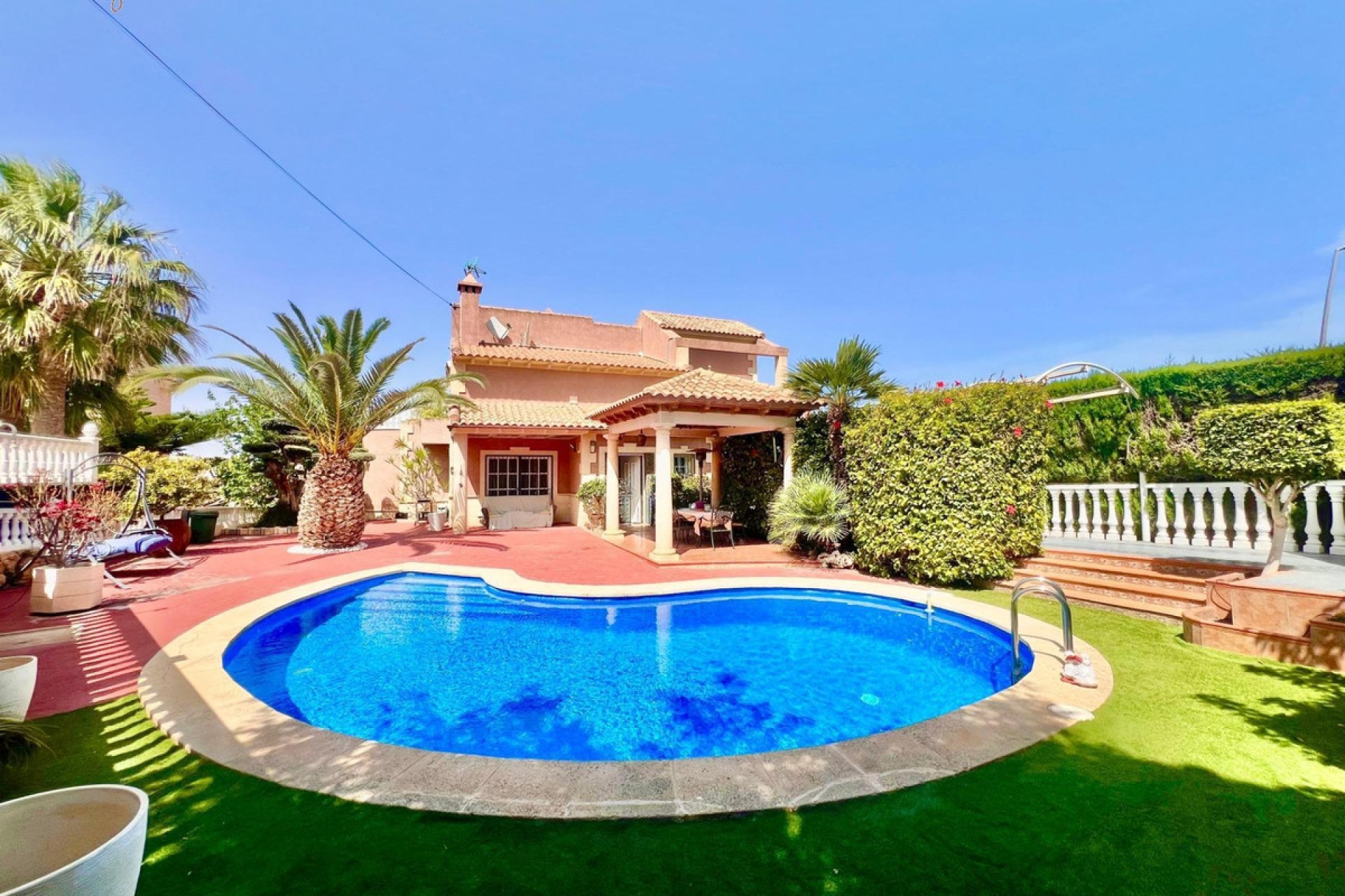 Használt ingatlanok - Villa -
Torrevieja - Torrevieja Centro