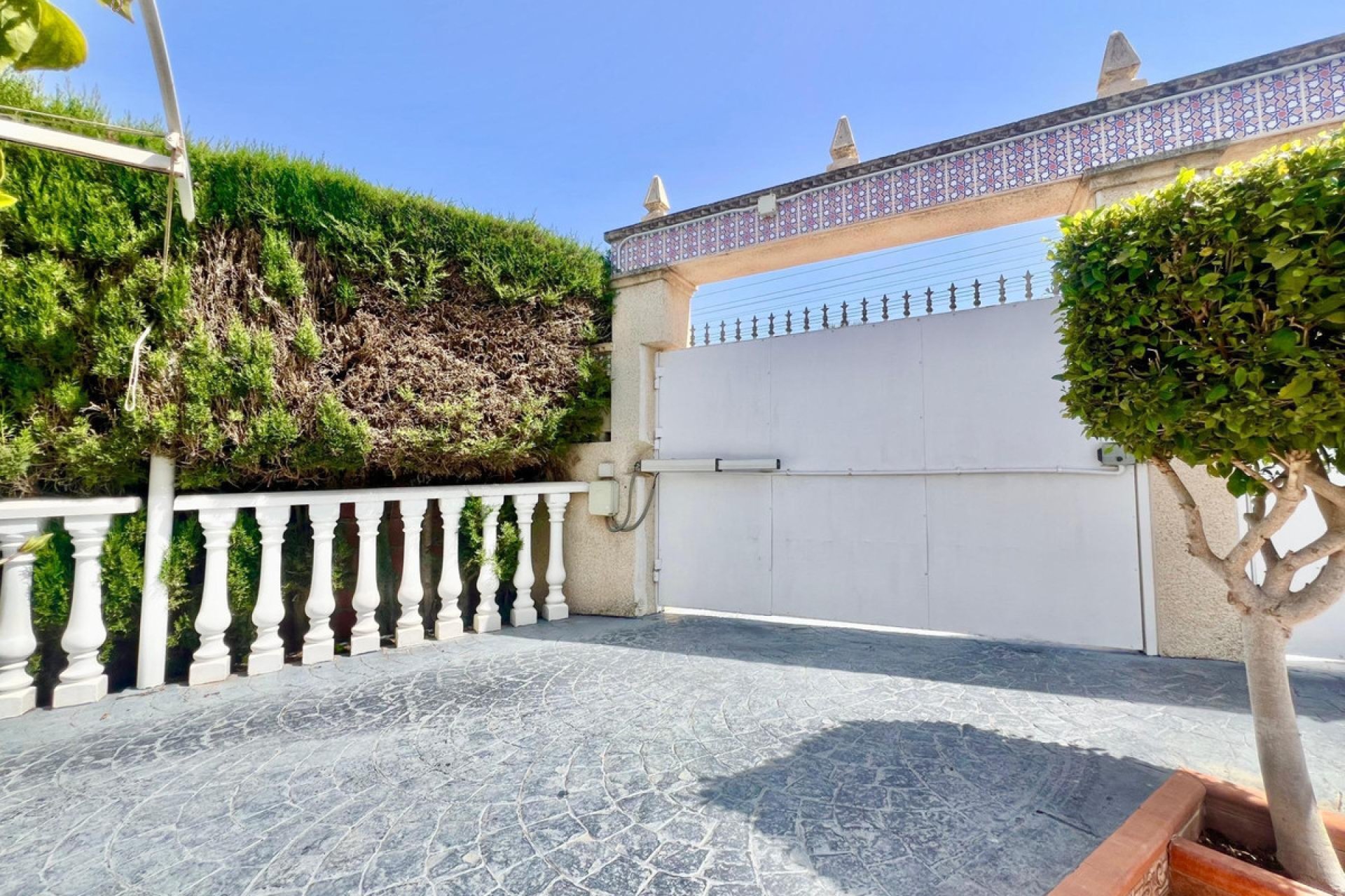 Használt ingatlanok - Villa -
Torrevieja - Torrevieja Centro