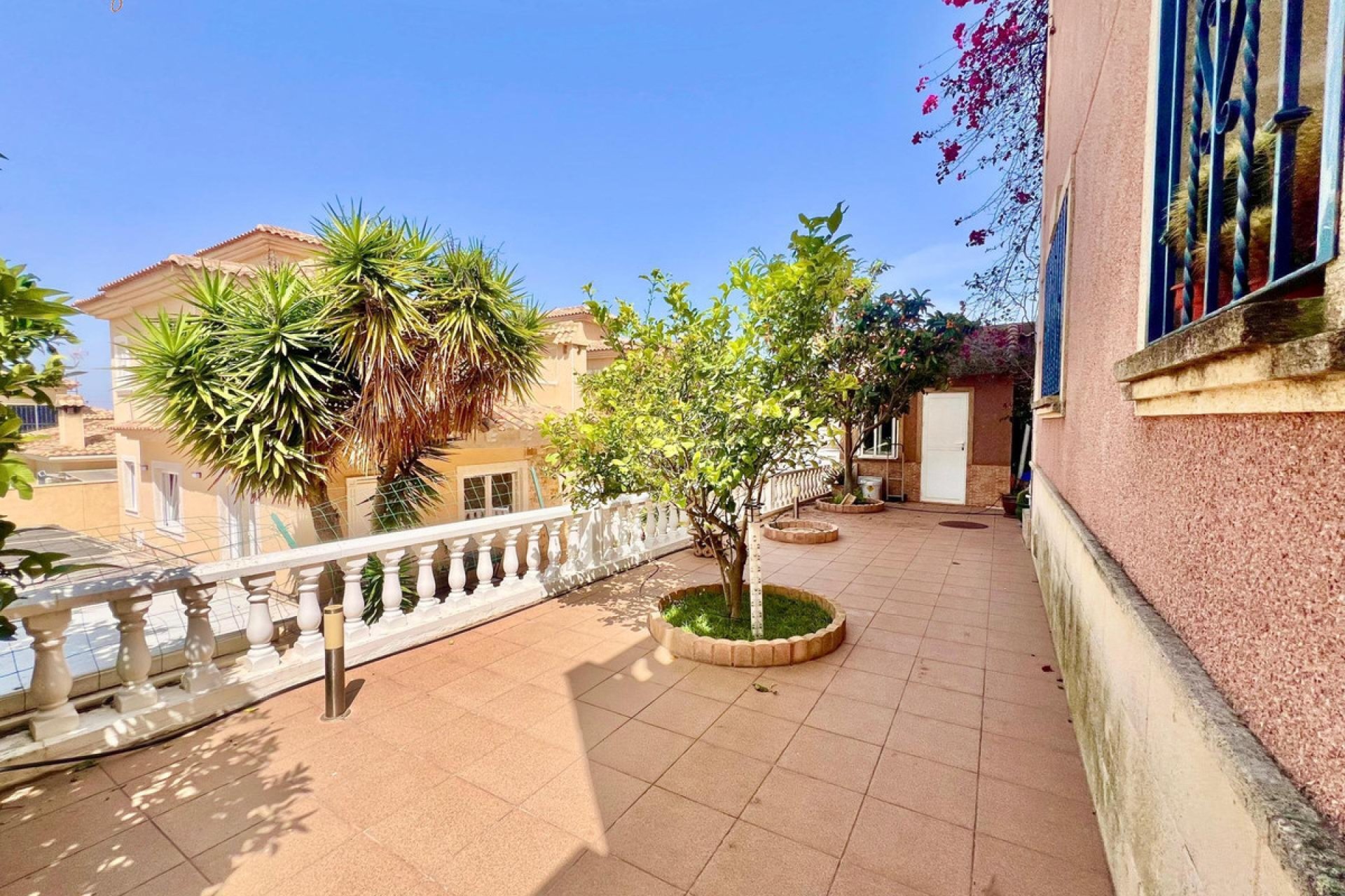 Használt ingatlanok - Villa -
Torrevieja - Torrevieja Centro